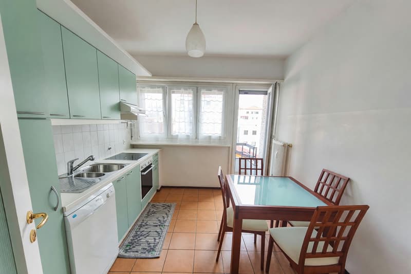 Geräumige 4,5-Zimmer-Wohnung mit zwei Terrassen, schöner Aussicht und Wohnküche (2)