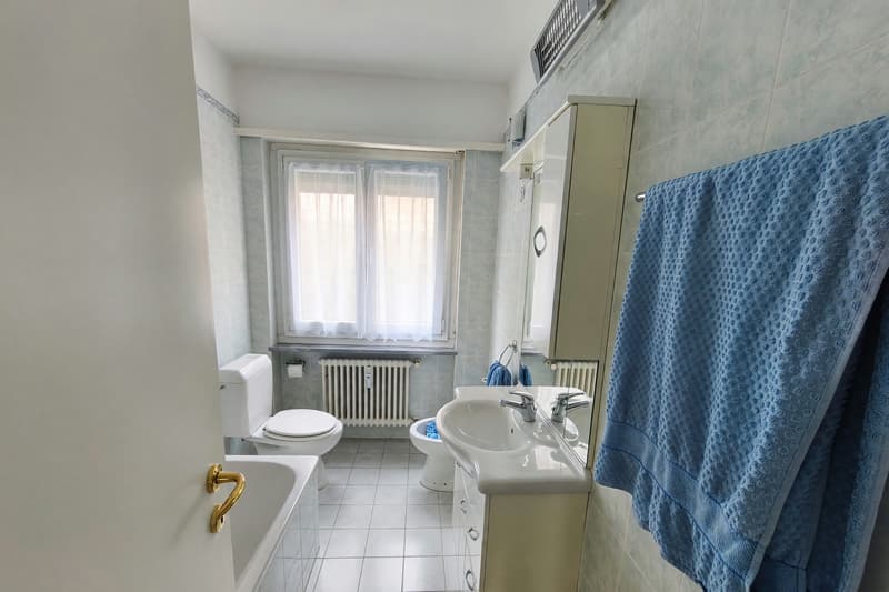 Appartement spacieux 4,5 pièces avec deux terrasses, belle vue et cuisine aménagée (9)