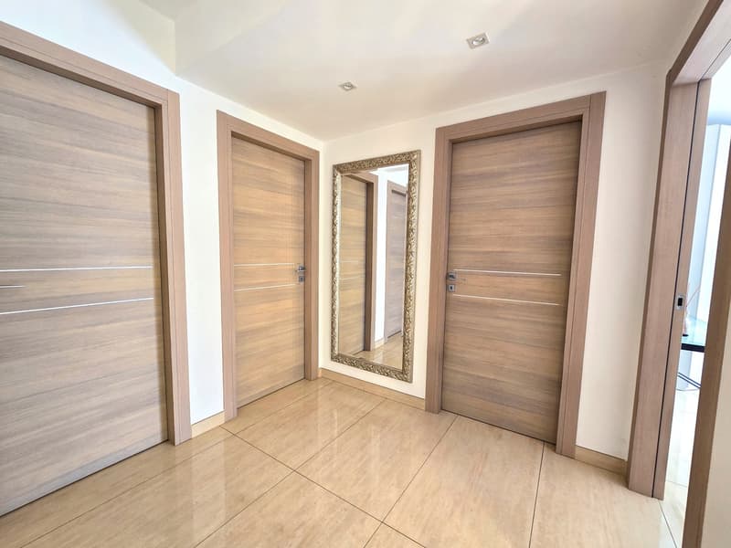 Appartement raffiné 4,5 pièces, complètement rénové avec terrasse et cheminée. (7)