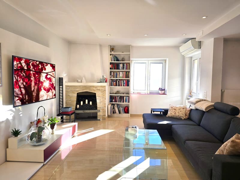 Appartement raffiné 4,5 pièces, complètement rénové avec terrasse et cheminée. (2)
