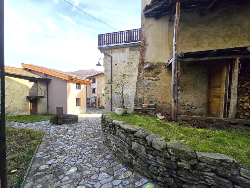 Maison de noyau charmante avec 7,5 pièces à rénover, dotée d'un grand potentiel (1)