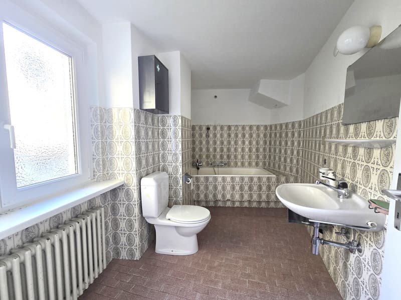 Maison de noyau charmante avec 7,5 pièces à rénover, dotée d'un grand potentiel (12)
