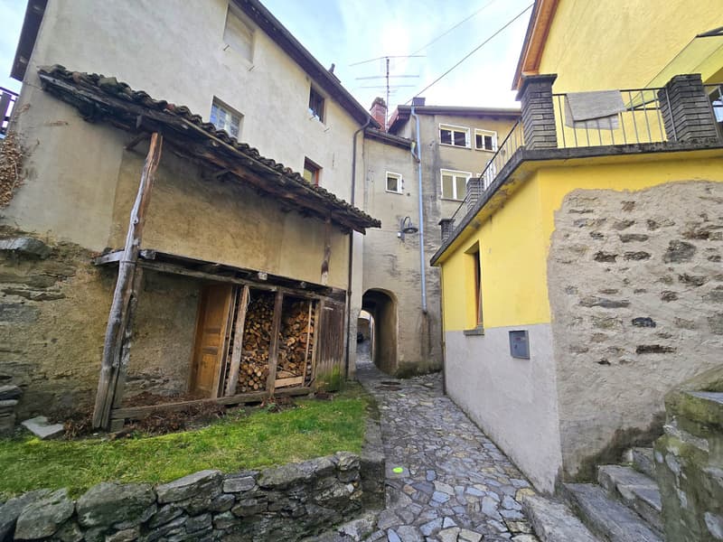 Maison de noyau charmante avec 7,5 pièces à rénover, dotée d'un grand potentiel (2)