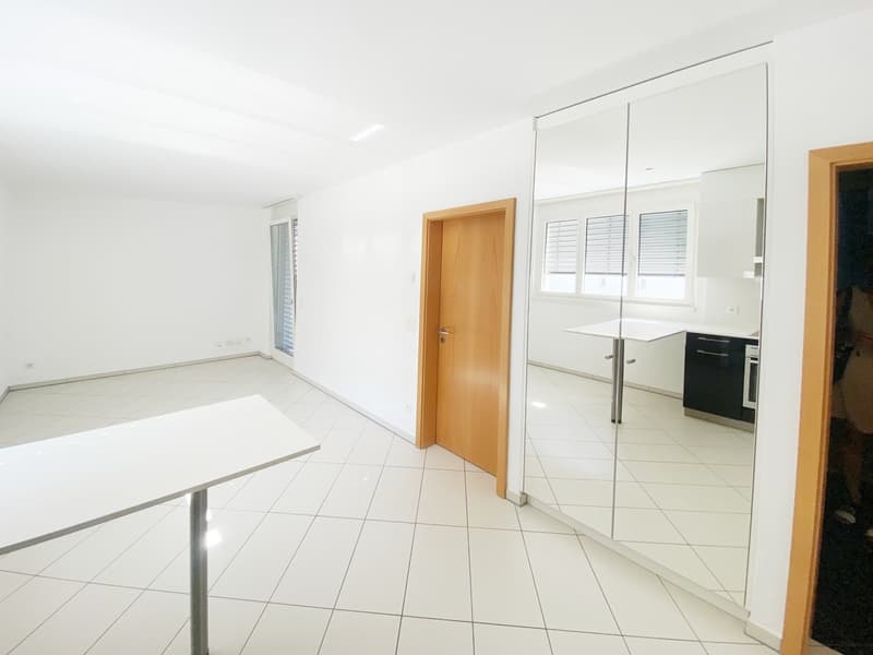 Modernes 2.5-Zimmer-Wohnung mit Terrasse und Parkplatz im Zentrum. (3)