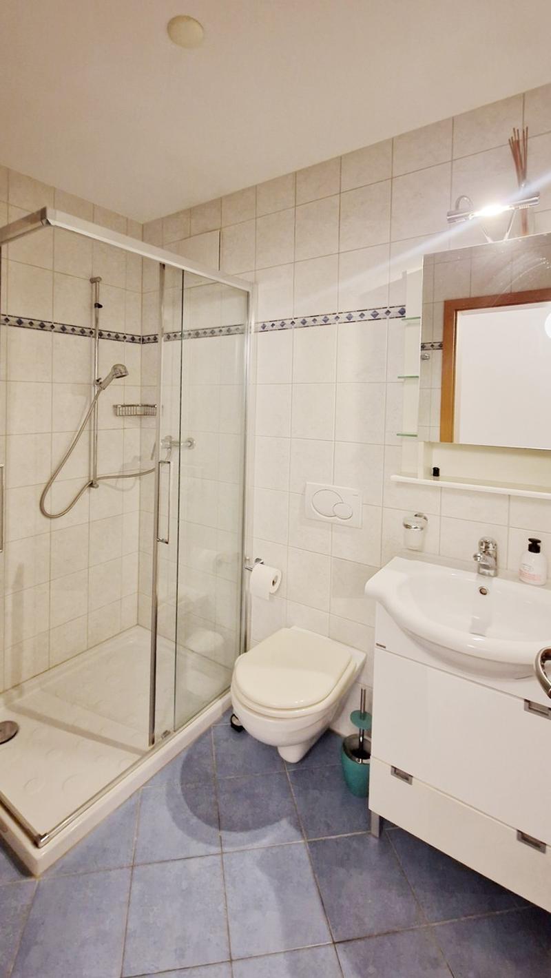 Bel appartement 3,5 pièces dans un quartier résidentiel avec terrasse panoramique couverte. (10)