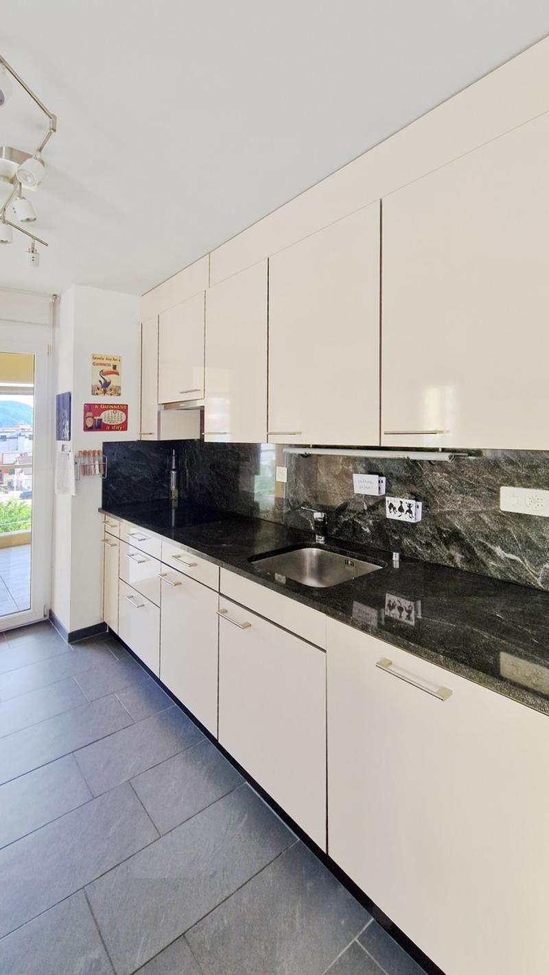Bel appartement 3,5 pièces dans un quartier résidentiel avec terrasse panoramique couverte. (5)