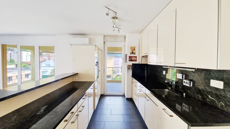 Bel appartement 3,5 pièces dans un quartier résidentiel avec terrasse panoramique couverte. (4)