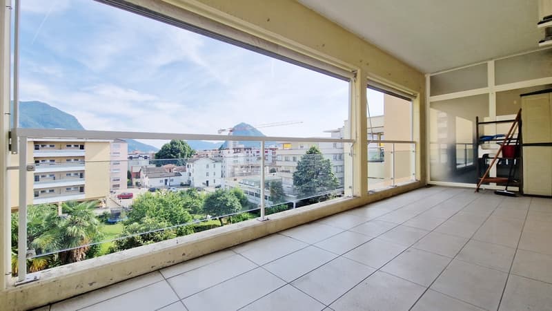 Bel appartement 3,5 pièces dans un quartier résidentiel avec terrasse panoramique couverte. (1)
