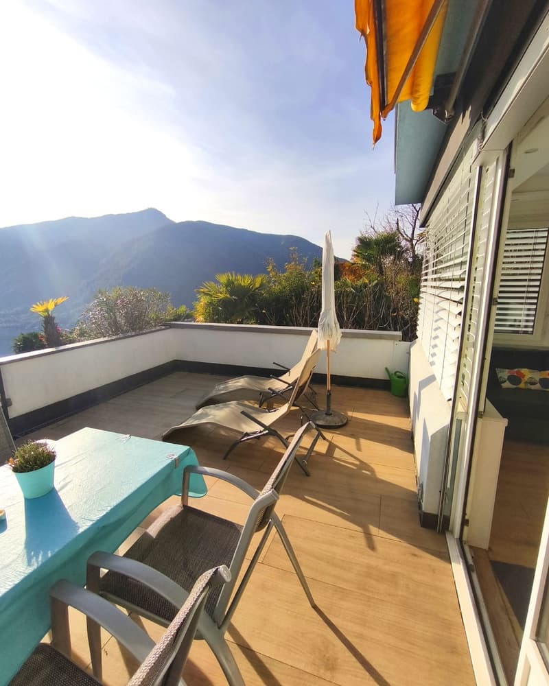 Appartement lumineux 2,5 pièces avec grande terrasse et vue sur le lac dans une résidence avec piscine (9)