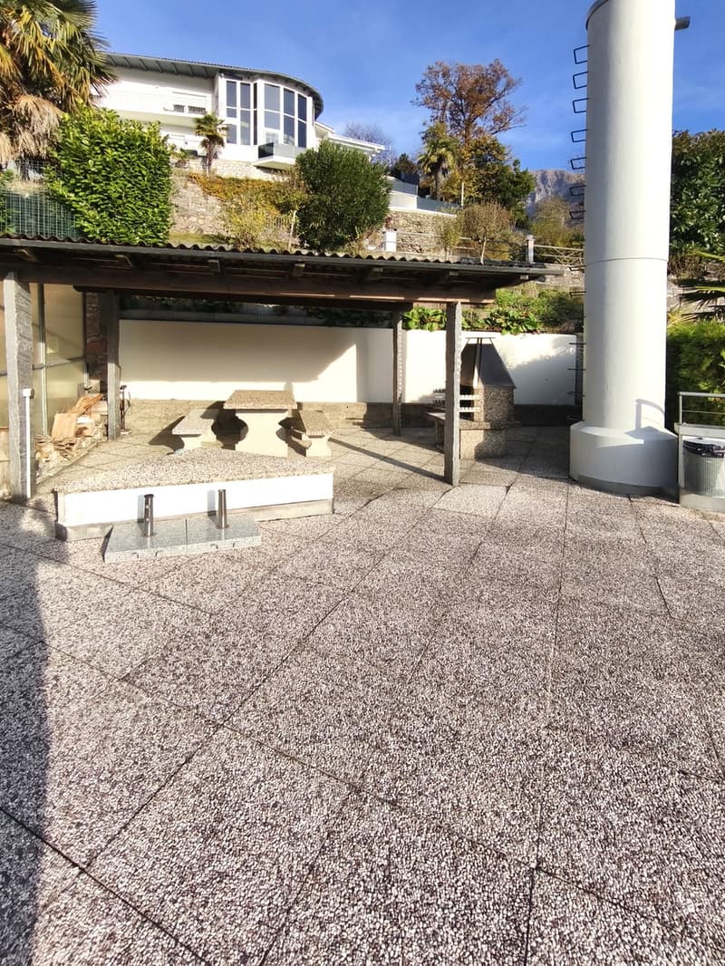 Appartement lumineux 2,5 pièces avec grande terrasse et vue sur le lac dans une résidence avec piscine (10)