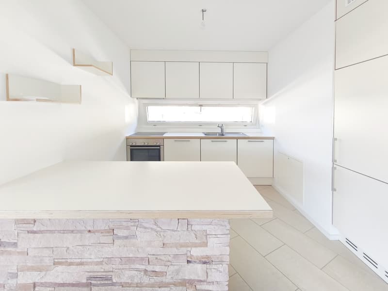 Helles 2,5-Zimmer-Wohnung mit bewohnbarem Terrazzo in ruhiger Grünzone (3)