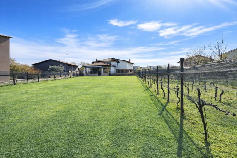 Terreno edificabile pianeggiante R2 con ottima esposizione (2)