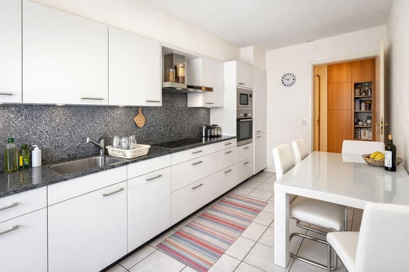 Appartement raffiné de 3,5 pièces avec terrasse couverte et finitions de haute qualité. (8)