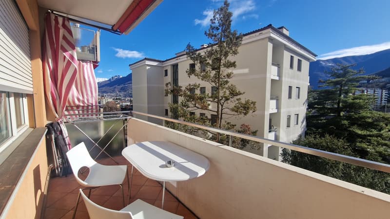 Bel appartement 3,5 pièces avec balcon et cuisine habitable (3)