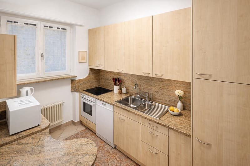 Appartement 7 pièces rénové avec de grands espaces et balcon (6)