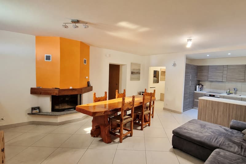 Wunderschönes Appartement 4,5 mit Terrasse und Kamin (2)