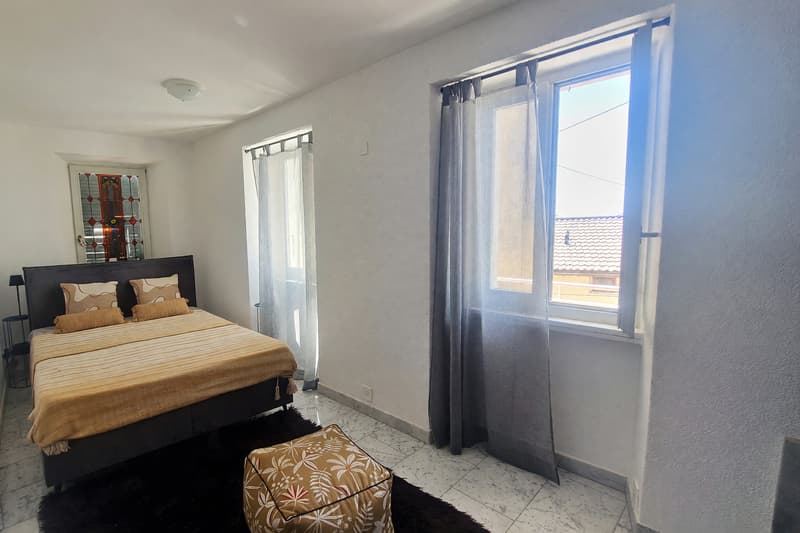 Ein 2,5-Zimmer-Wohnung mit Balkon und Seeblick, renoviert (13)