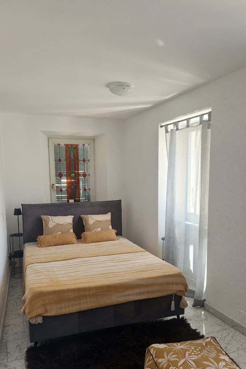 Ein 2,5-Zimmer-Wohnung mit Balkon und Seeblick, renoviert (12)