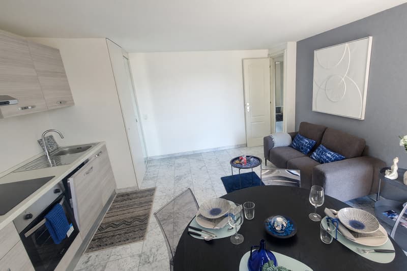 Ein 2,5-Zimmer-Wohnung mit Balkon und Seeblick, renoviert (4)
