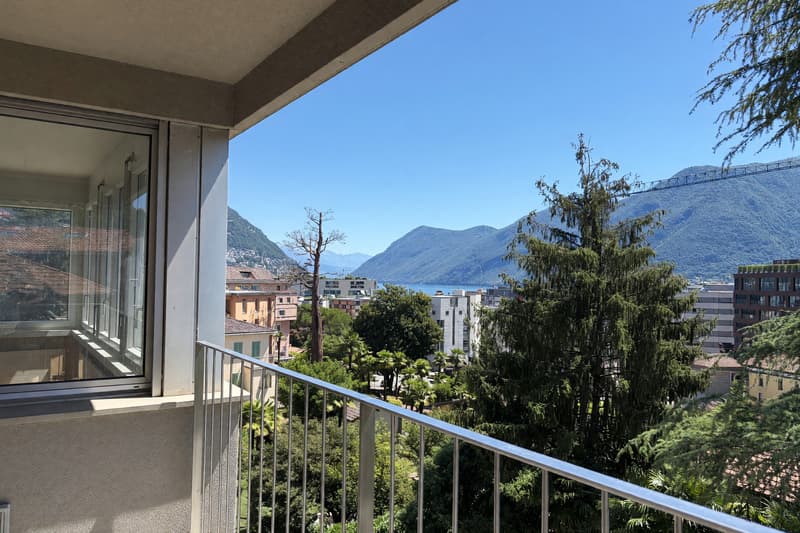 Prestigioso 5,5 ristrutturato in alto standing con terrazzo vista lago (1)