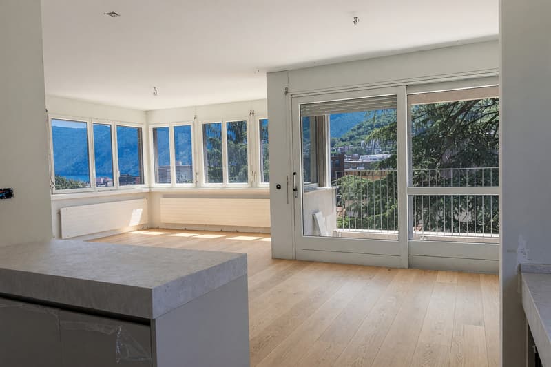 Prestigioso 5,5 ristrutturato in alto standing con terrazzo vista lago (2)