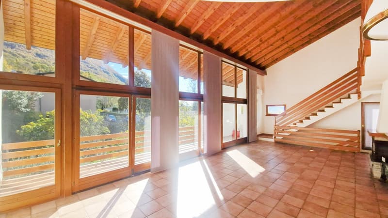 Schönes Haus 5,5 mit wunderschöner Wohnzone und großem Garten. (4)