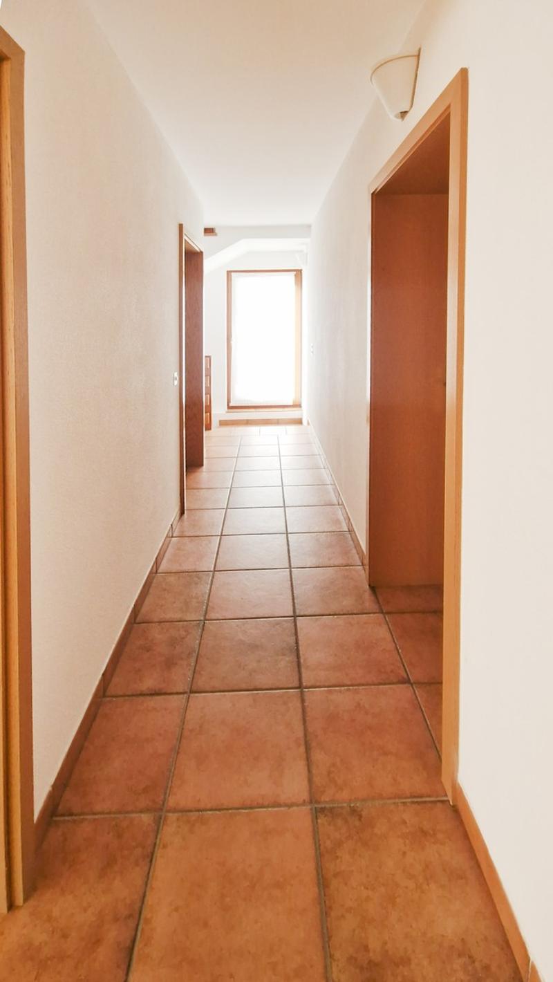 Schönes Haus 5,5 mit wunderschöner Wohnzone und großem Garten. (7)