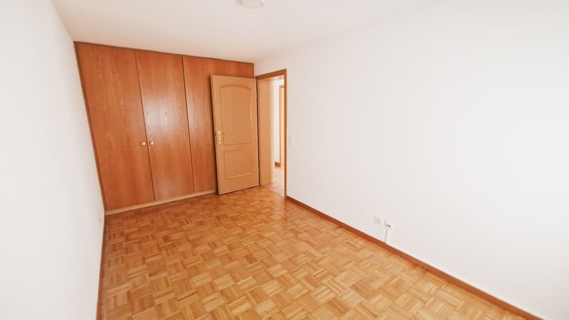 Schönes Haus 5,5 mit wunderschöner Wohnzone und großem Garten. (9)
