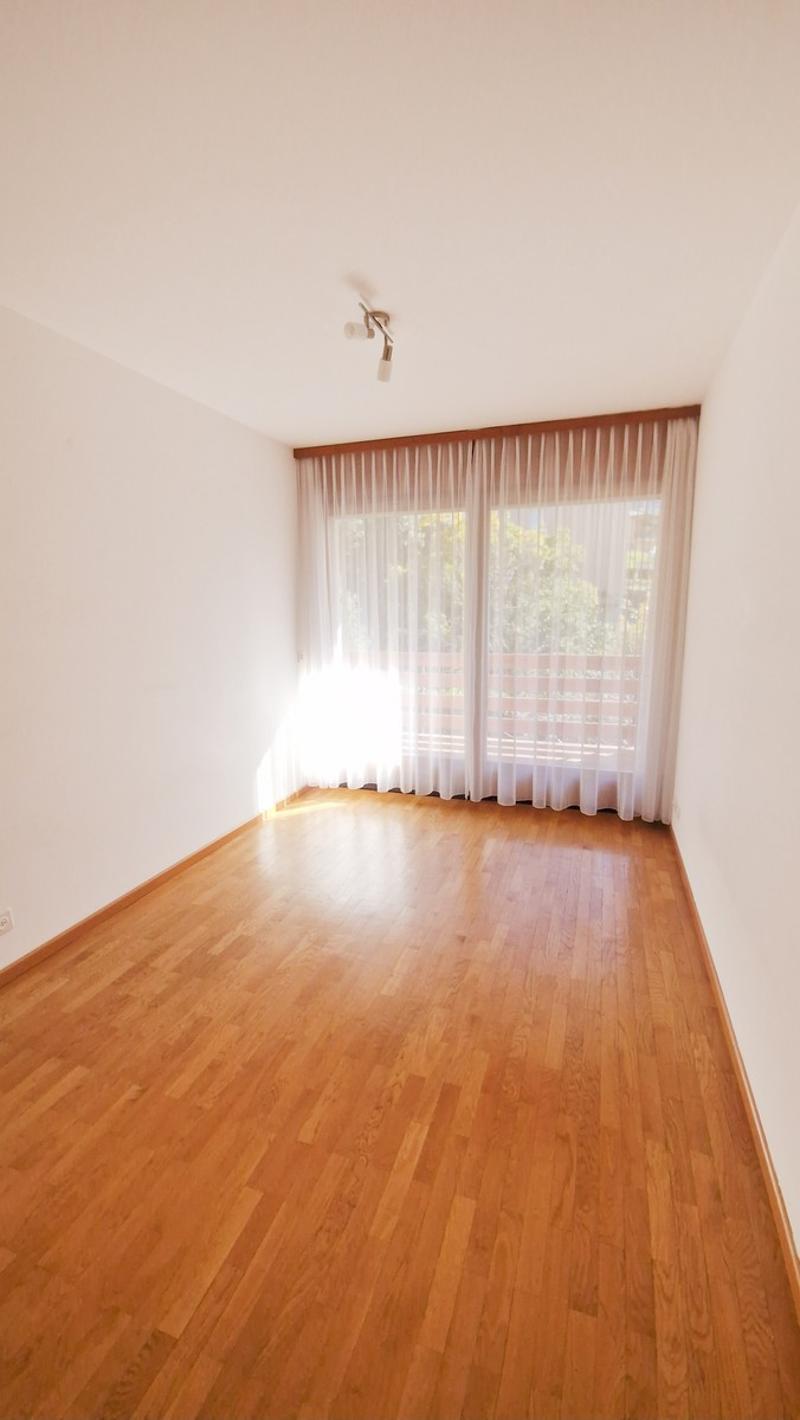 Schönes Haus 5,5 mit wunderschöner Wohnzone und großem Garten. (8)
