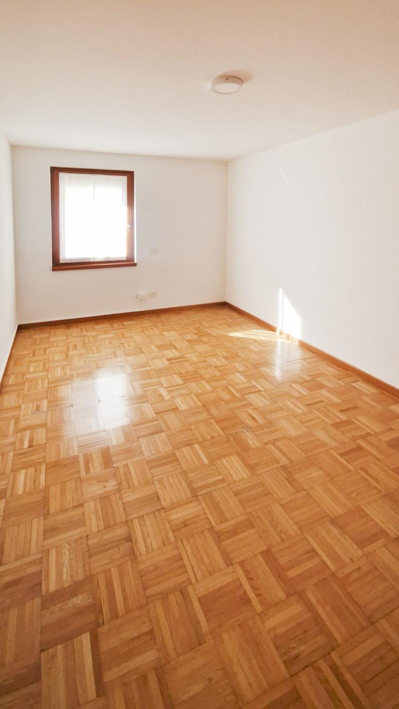 Schönes Haus 5,5 mit wunderschöner Wohnzone und großem Garten. (10)