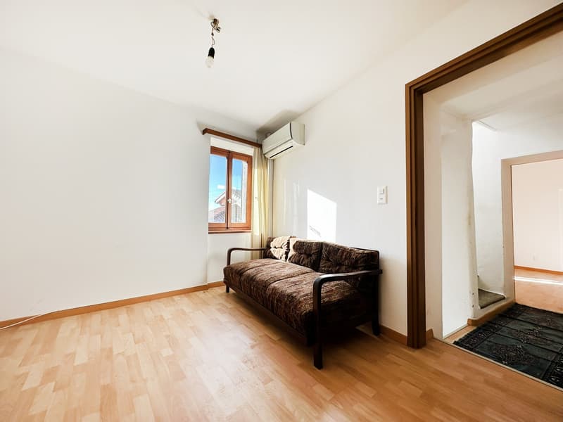 Fascinating Ticino semi-detached house to be renovated with two 3.5-room units (3)