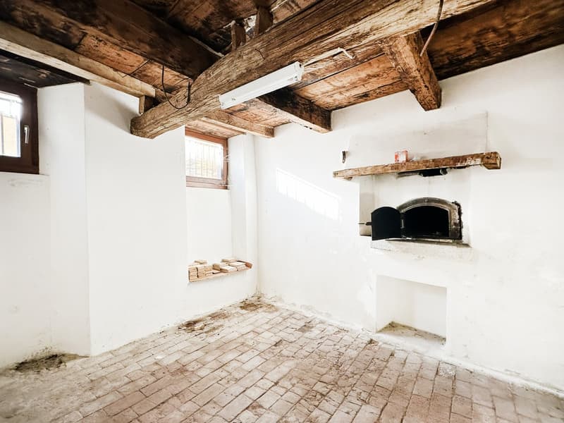 Fascinating Ticino semi-detached house to be renovated with two 3.5-room units (11)