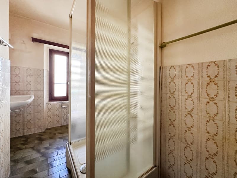 Fascinating Ticino semi-detached house to be renovated with two 3.5-room units (10)