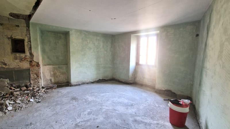 Affascinante casa di nucleo con licenza edilizia già approvata (11)