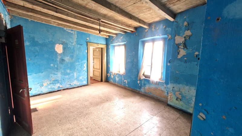 Affascinante casa di nucleo con licenza edilizia già approvata (9)