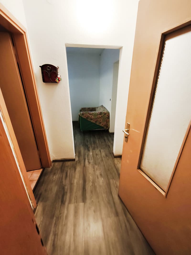 Income house with two apartments and storage space (10)