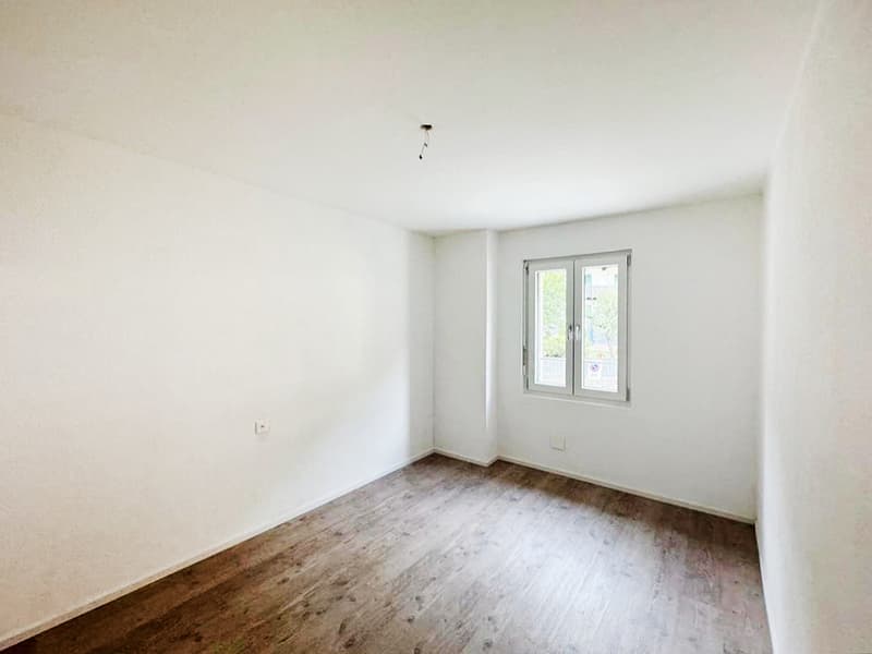 Income house with two apartments and storage space (5)