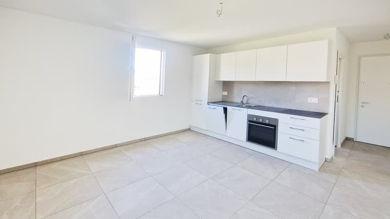 New 2.5-room apartment with panoramic balcony (2)