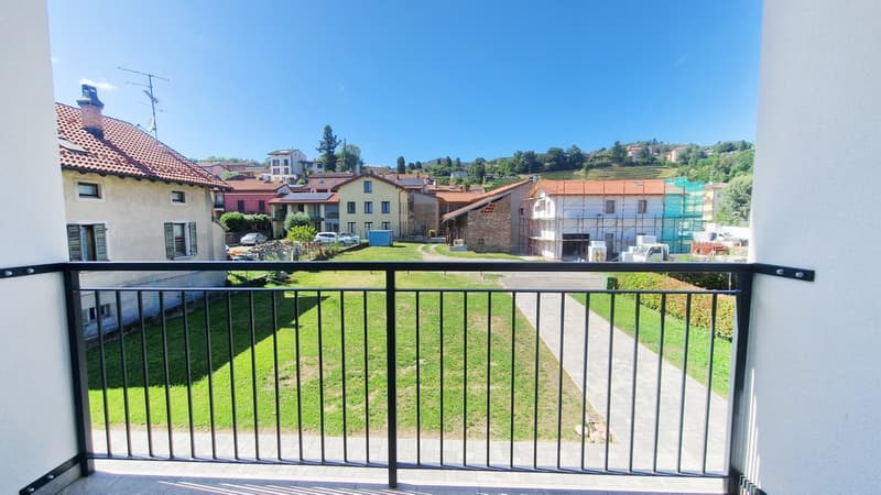 New 2.5-room apartment with panoramic balcony (4)