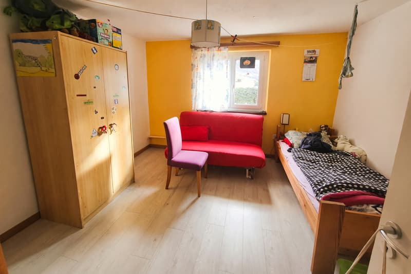 Schöne 5,5-Zimmer-Villa mit großem Garten und Grotte mit Kamin (9)