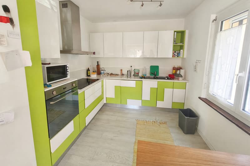Schöne 5,5-Zimmer-Villa mit großem Garten und Grotte mit Kamin (8)
