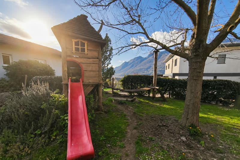 Schöne 5,5-Zimmer-Villa mit großem Garten und Grotte mit Kamin (4)