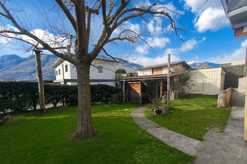 Schöne 5,5-Zimmer-Villa mit großem Garten und Grotte mit Kamin (3)