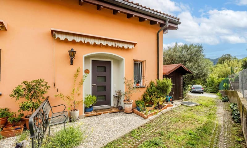 Schönes Reihenhaus mit 3,5 Zimmern, Garten und zwei Terrassen. (1)