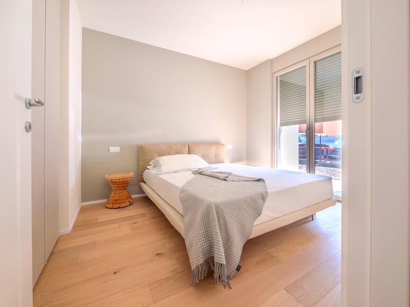Appartement tout neuf de 2,5 pièces avec jardin privé et portique (7)