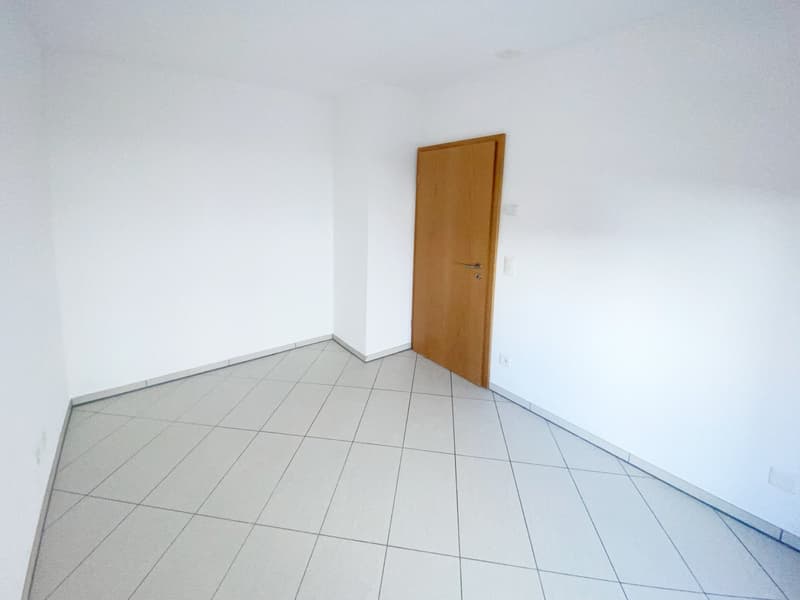 Modernes 2.5-Zimmer-Apartment mit Terrasse und Parkplatz im Zentrum. (4)