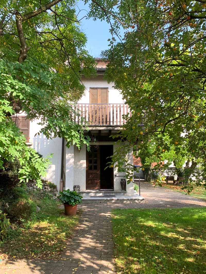 Tessiner Haus aus dem 15. Jahrhundert mit 15 Räumen und Entwicklungspotenzial (3)