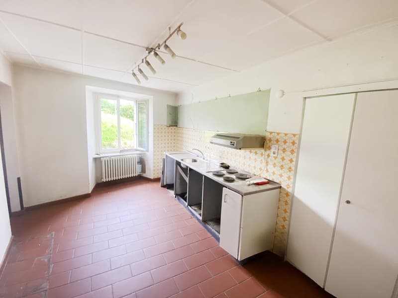 Tessiner Haus aus dem 15. Jahrhundert mit 15 Räumen und Entwicklungspotenzial (9)