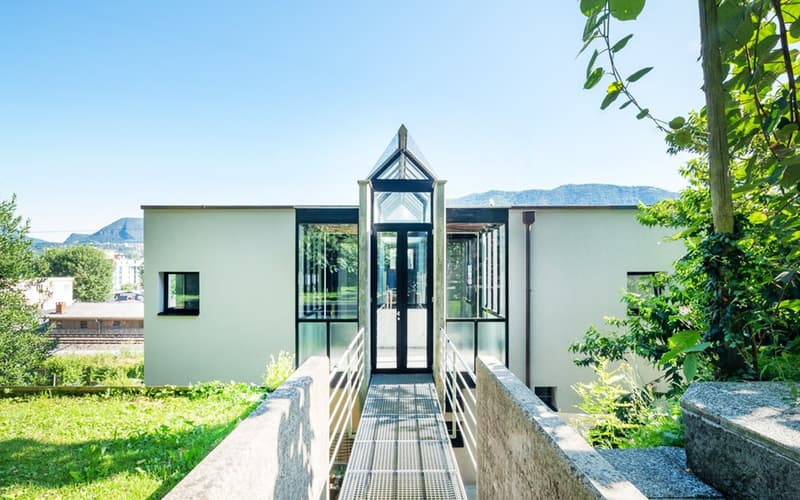 Interesting semi-detached house with two 3.5-room apartments and garden near the center (1)
