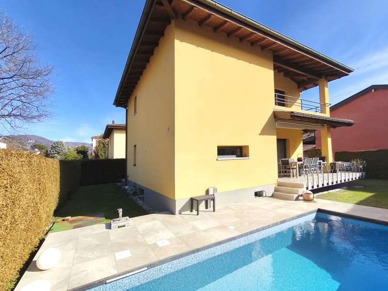 Wonderful 6.5-room house with garden and counter-current swimming pool (1)